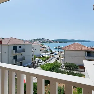 T&t Sea View Apartament Trogir